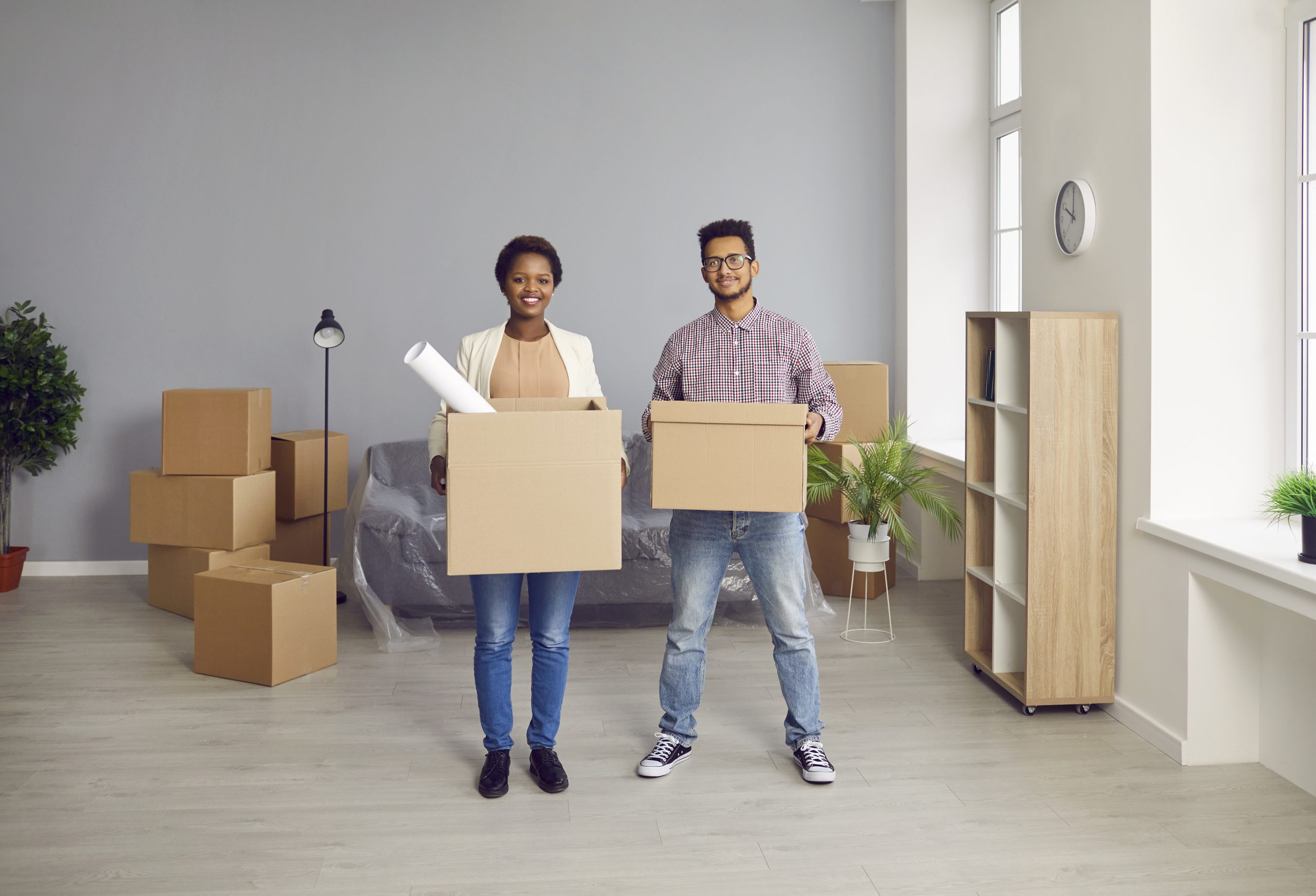 Couple holding cardboard boxes